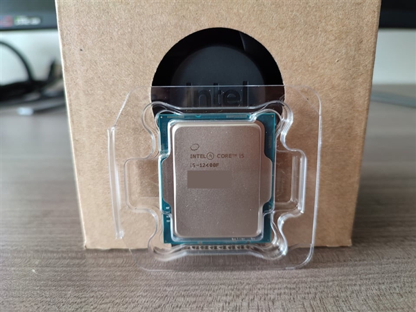Intel 12代酷睿i5-12400F偷跑开售自带新散热器